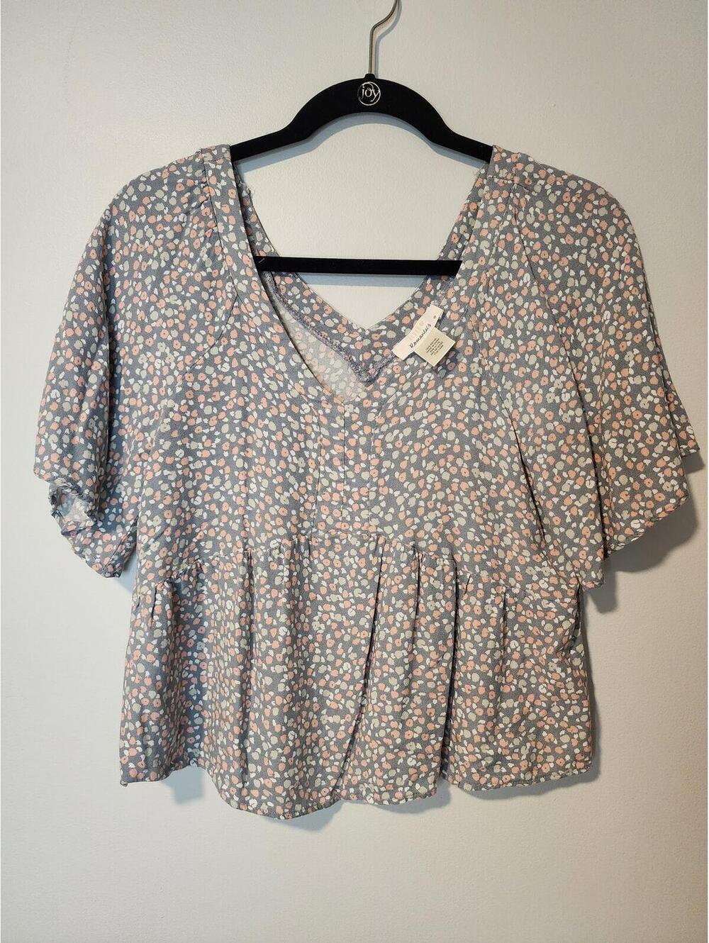 Urban Romantics Floral Peplum V-Neck Blouse Medium 100% Rayon
